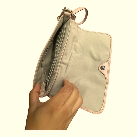 **LIKE NEW** Coach wallet wristlet  blush pink - Picture 3 of 5
